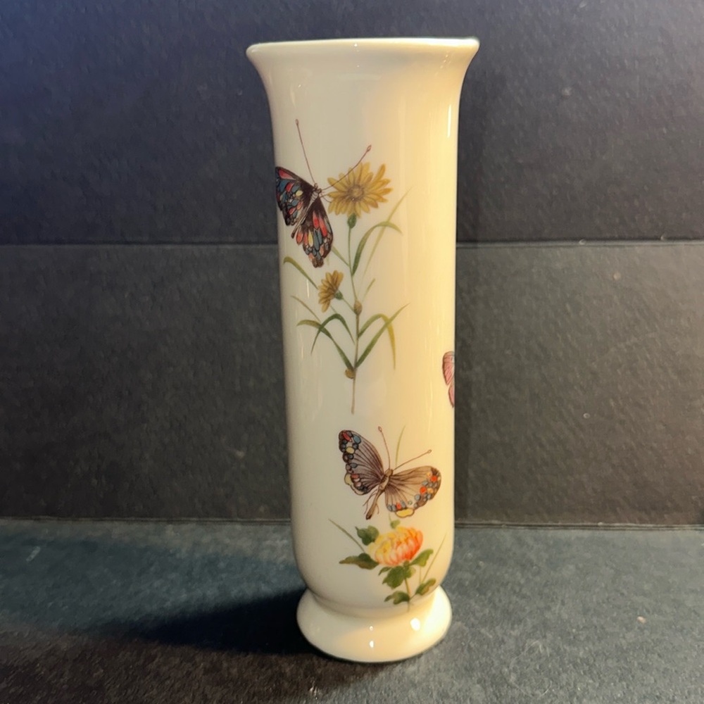 Takahashi San Francisco DEW Porcelain Bud Vase Butterflies Retired Pattern